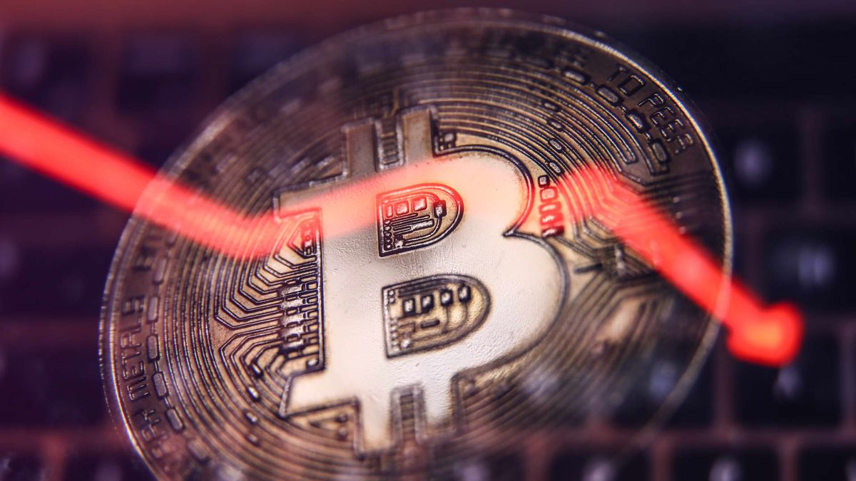 Bitcoin slumps below ,000 after topping a record ,000 last week Bitcoin slumps below ,000 after topping a record ,000 last week