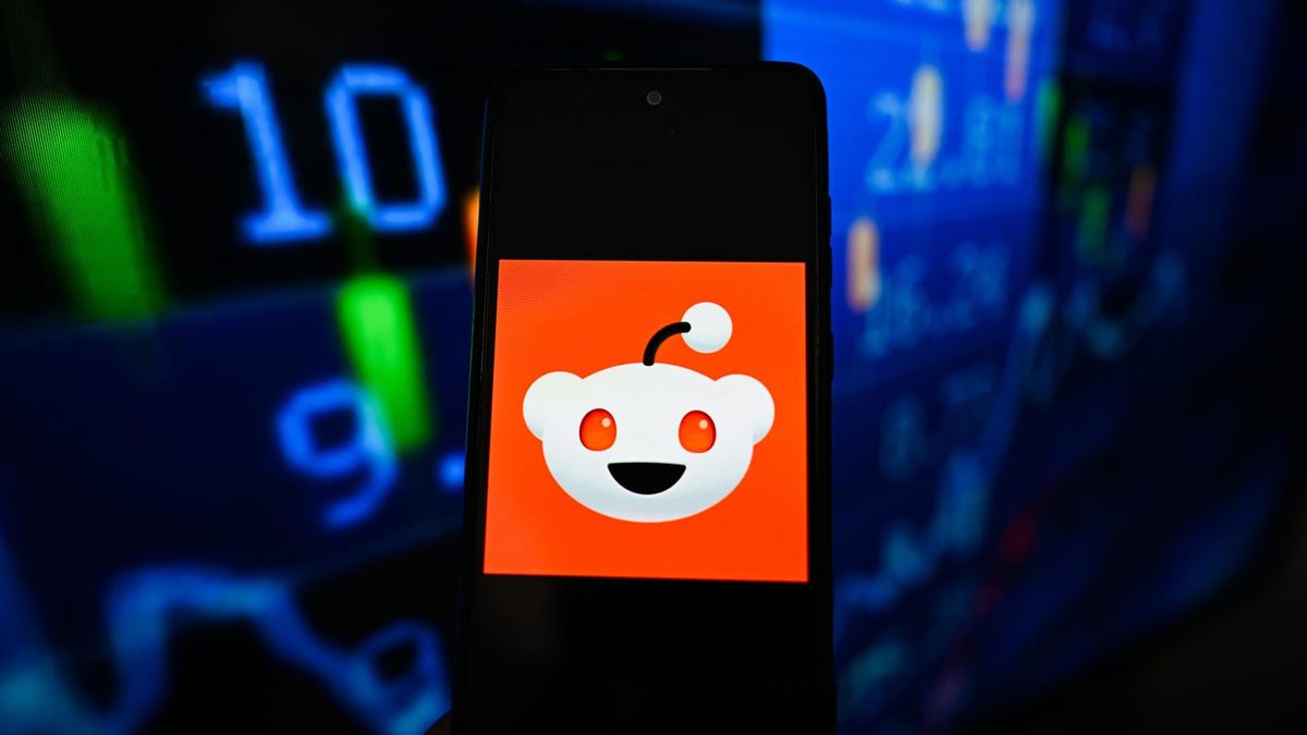 Reddit stock drops 6% after Meta launches standalone app for online forums