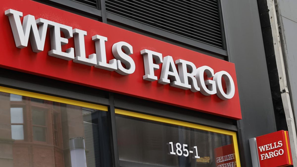 Wells Fargo shares tumble after net interest income falls short of estimates Wells Fargo shares tumble after net interest income falls short of estimates