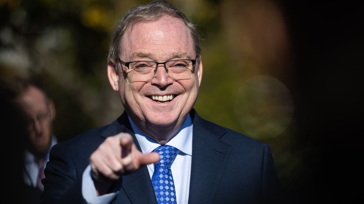 As regime change looms at the Fed, one candidate emerges as frontrunner for chair