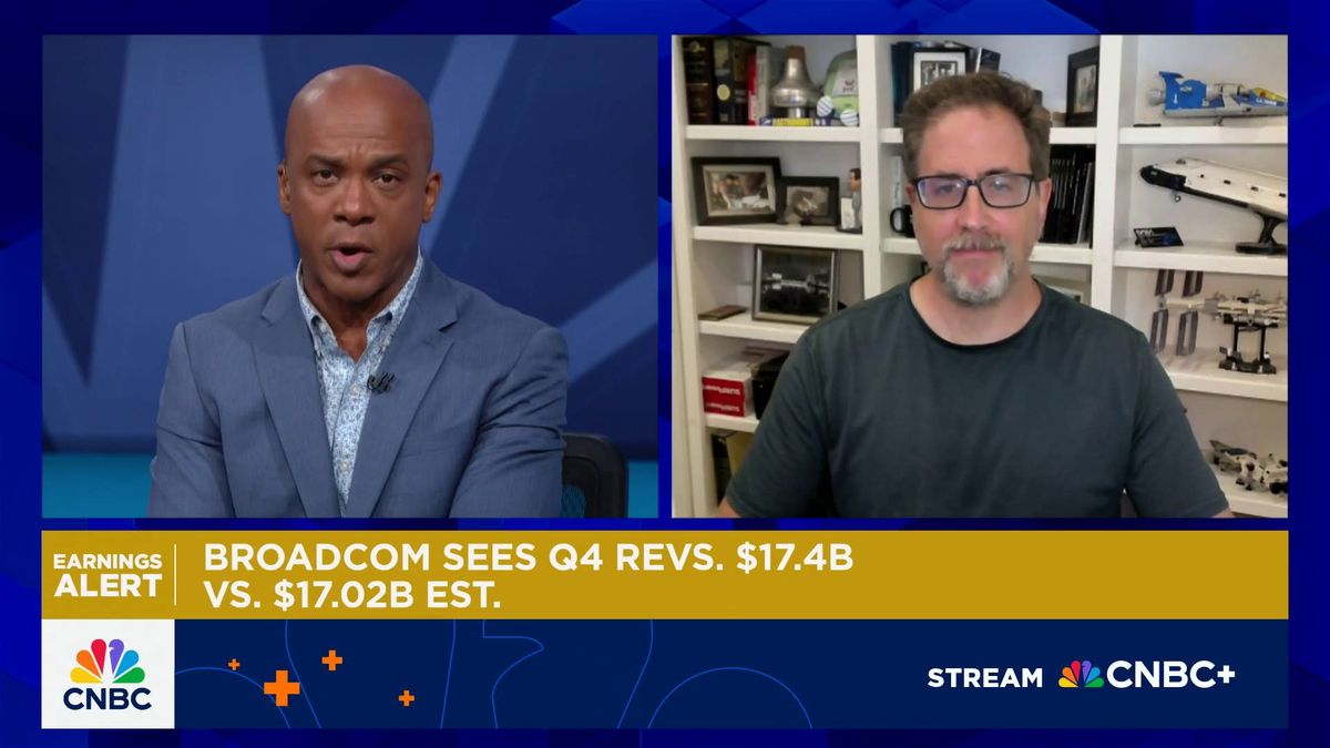 Broadcom stock jumps 11% on new $10 billion customer that analysts say is OpenAI 1 Broadcom shares spike briefly on Q4 beat