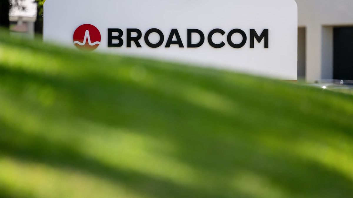 CNBC Daily Open: Investors sell off tech despite steady Broadcom numbers CNBC Daily Open: Investors sell off tech despite steady Broadcom numbers