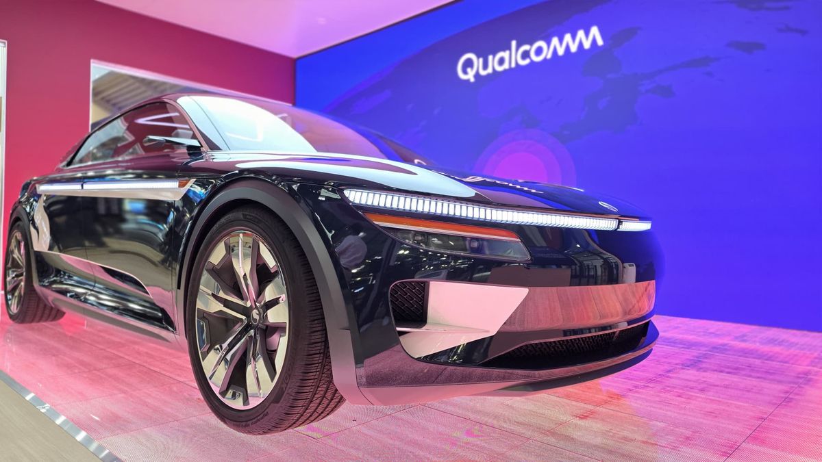 Qualcomm unveils driverless tech with BMW, sees ‘domino effect’ of customers