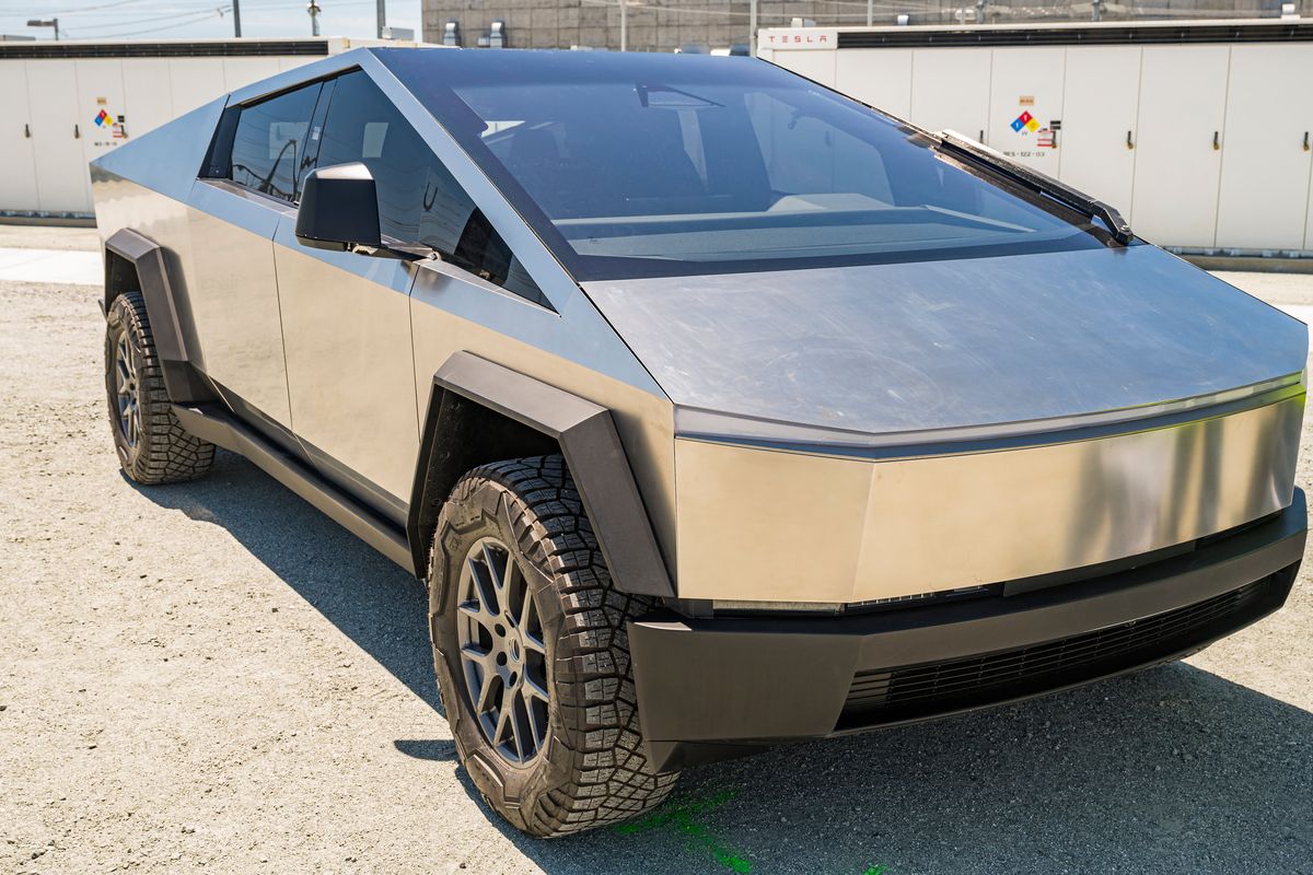 Elon Musk again promises next-generation Roadster, six years after first hyping it 1 Why it took Tesla so long to deliver the Cybertruck