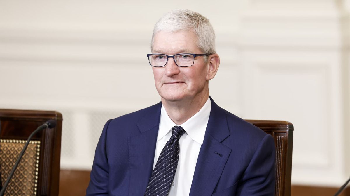 Apple shares slip on report U.S. government preparing antitrust lawsuit Apple shares slip on report U.S. government preparing antitrust lawsuit