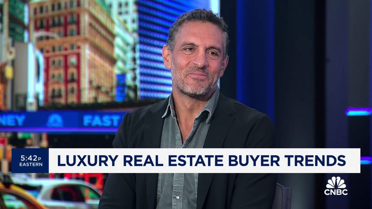Buying a house of ‘Home Alone’ or John Lennon fame? There's a premium for that 1 Most luxury real estate buyers are using cash, says The Agency CEO Mauricio Umansky