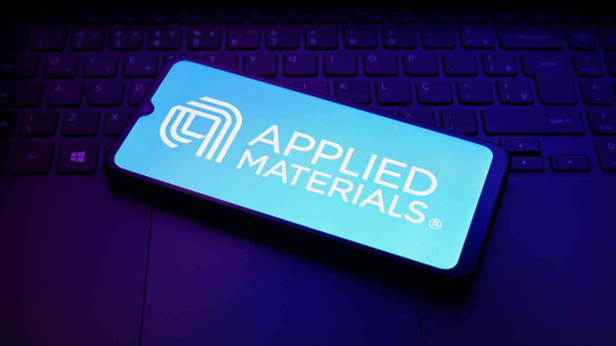 Applied Materials shares sink 10% on light forecast amid macroeconomic uncertainties Applied Materials shares sink 10% on light forecast amid macroeconomic uncertainties