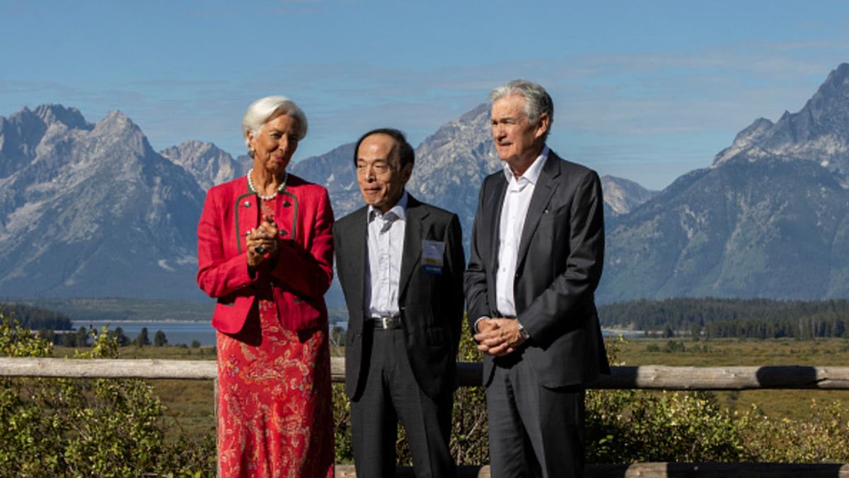 European stocks higher after Fed chair signals more rate hikes possible