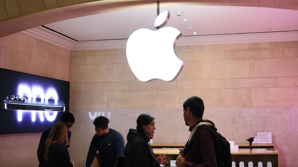 Apple is left without a life raft as Trump’s China trade war intensifies, analysts warn