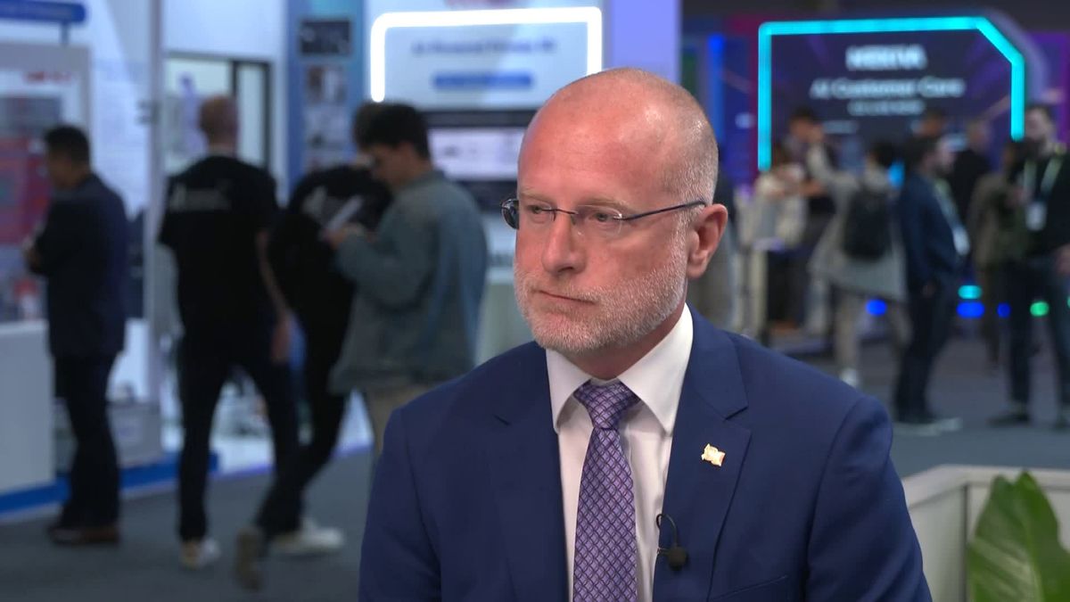 Paramount to combine HBO Max and Paramount+ into one streaming service after WBD merger 1 FCC Chair: Paramount deal for WBD is a lot 'cleaner'