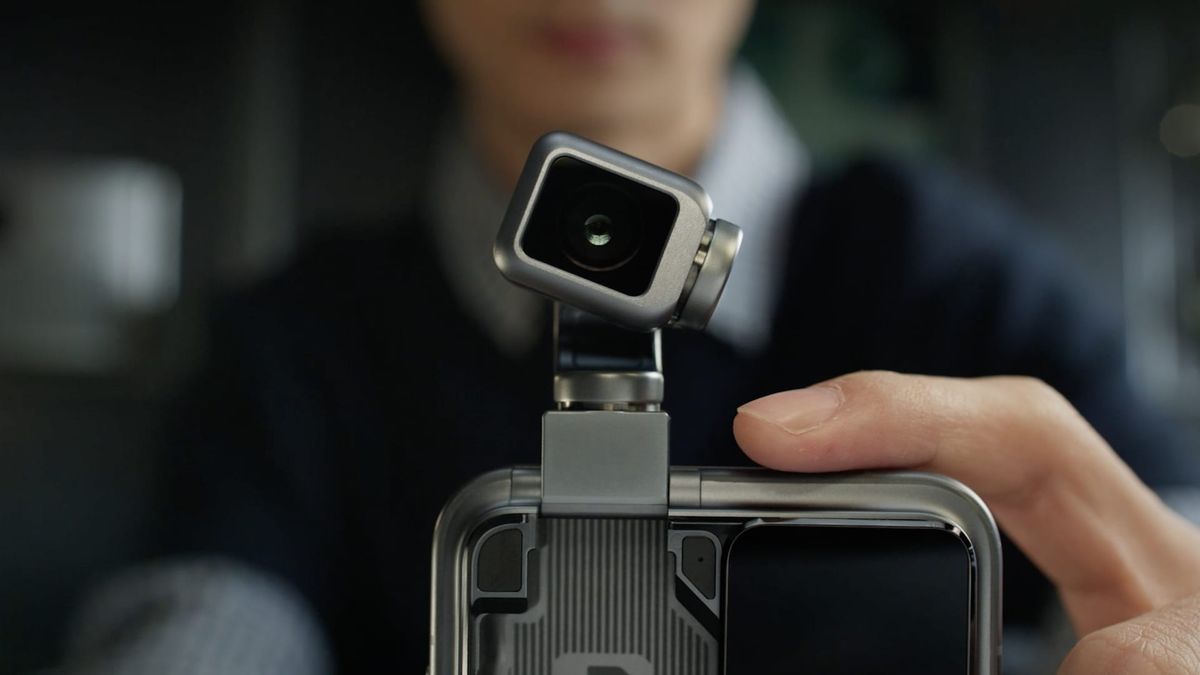 China’s Honor shows off smartphone with robotic camera arm and teases a humanoid robot China’s Honor shows off smartphone with robotic camera arm and teases a humanoid robot