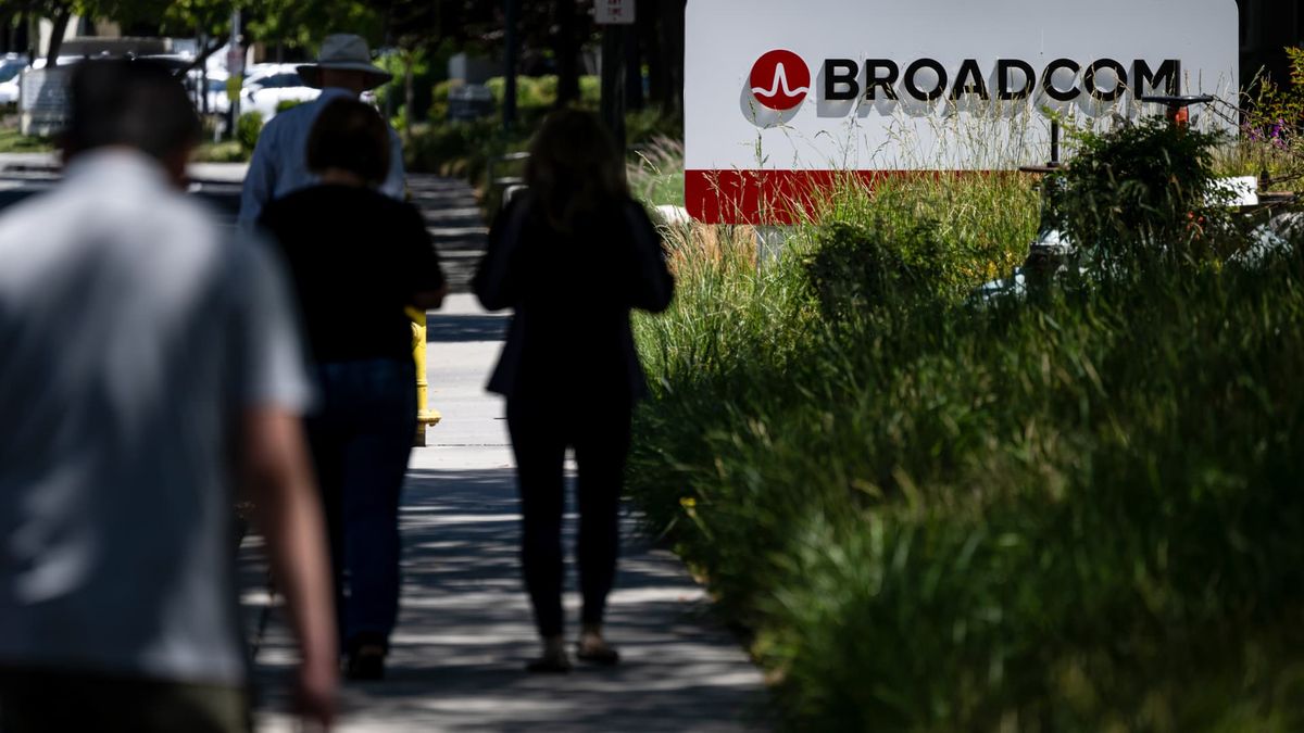 CNBC Daily Open: U.S. stocks retreat from highs as Broadcom leads tech sell-off CNBC Daily Open: U.S. stocks retreat from highs as Broadcom leads tech sell-off