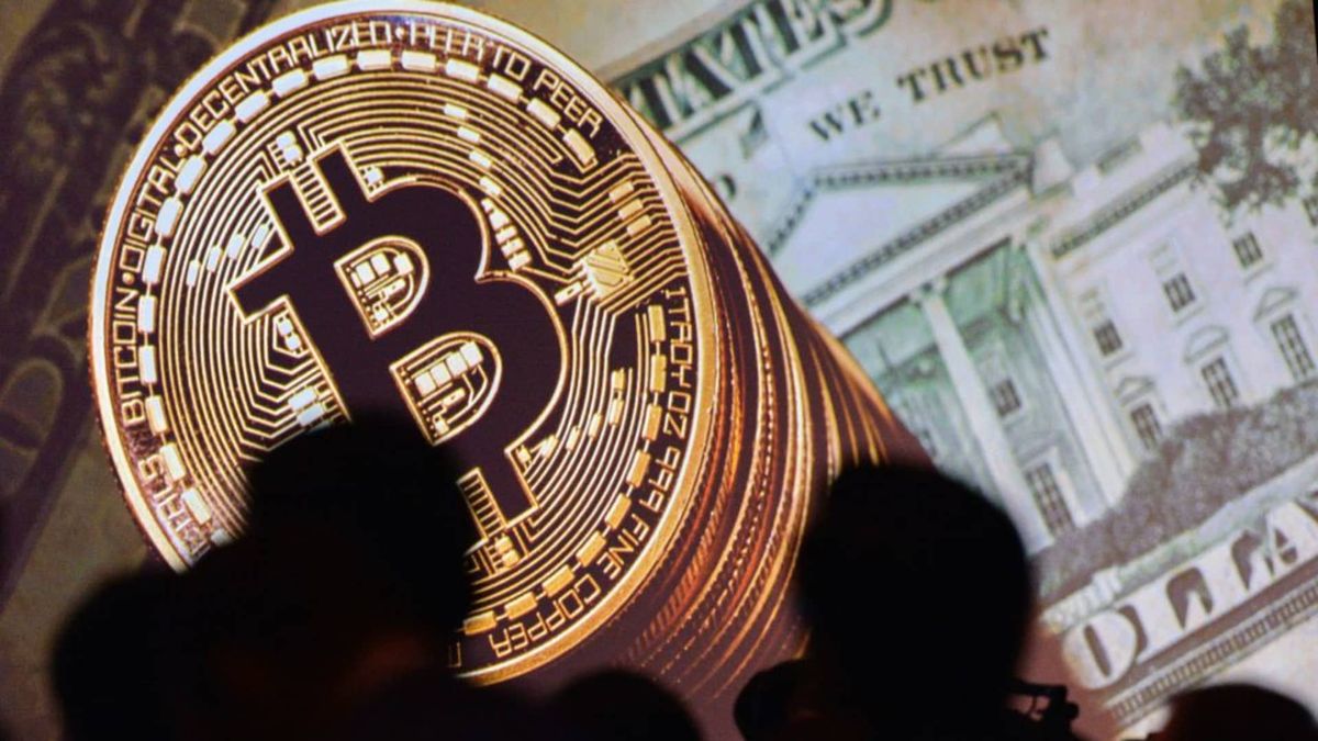 Bitcoin falls from ,000 following hotter-than-expected inflation data Bitcoin falls from ,000 following hotter-than-expected inflation data