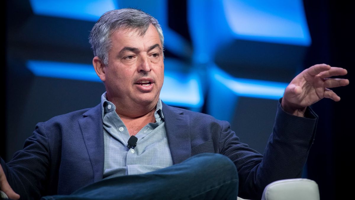 Alphabet shares sink 7% after Apple’s Cue says AI will replace search engines