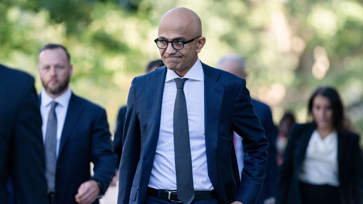 LinkedIn shelved planned move to Microsoft Azure, opting to keep physical data centers LinkedIn shelved planned move to Microsoft Azure, opting to keep physical data centers