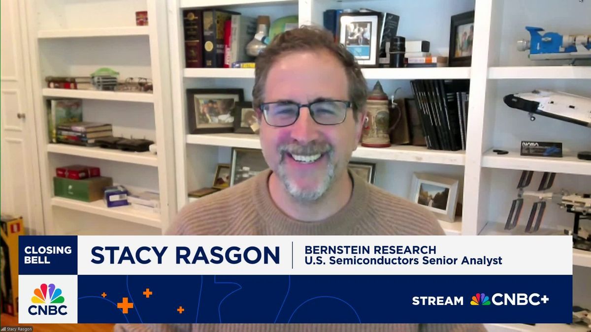 Broadcom beats on earnings and revenue 1 Stacy Rasgon: Semiconductor sector is showing signs of a cyclical bottom