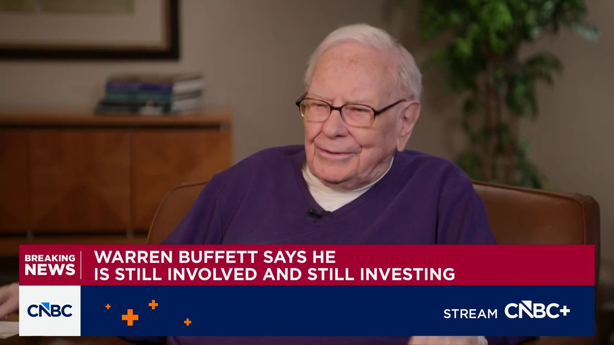 Warren Buffett says he's still making calls on investments at Berkshire, flags 'tiny' new buy 1 Warren Buffett says he’s still making calls on investments at Berkshire, flags ‘tiny’ new buy