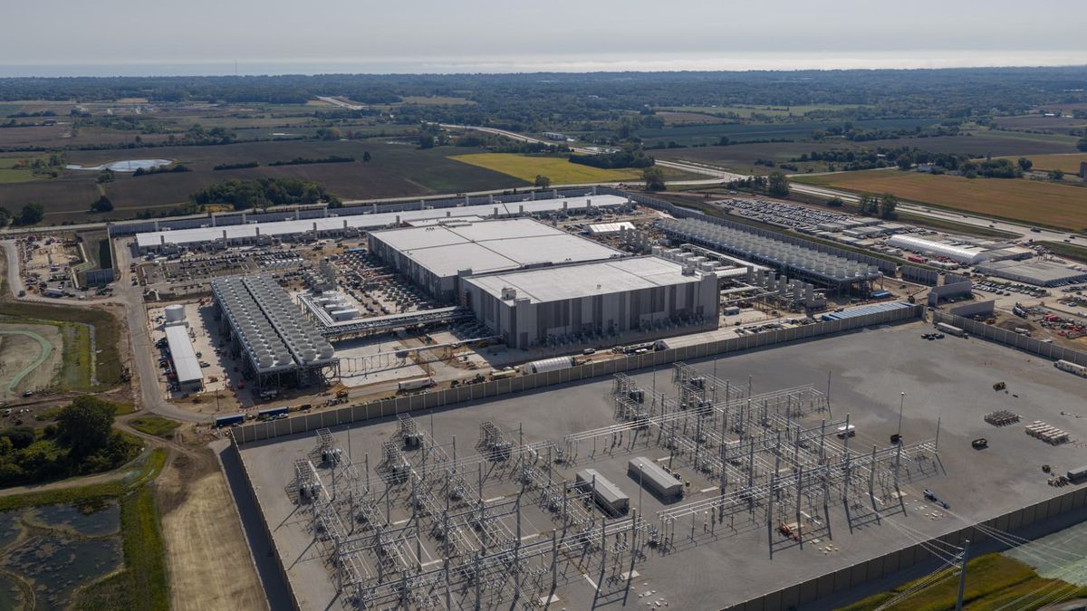 Microsoft to spend  billion on second Wisconsin data center