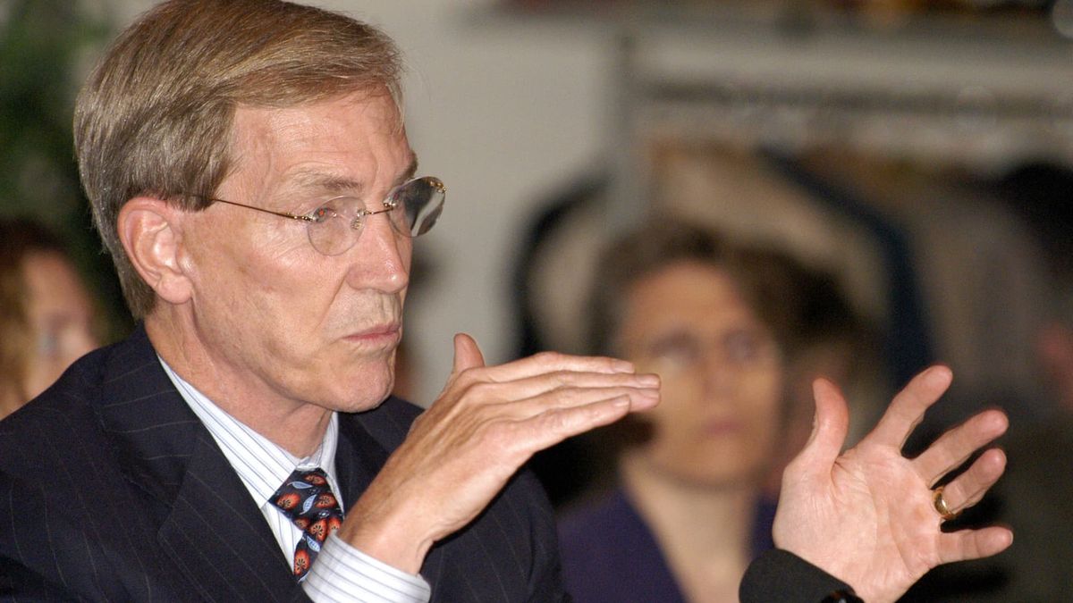 Oracle announces departure of two oldest directors, narrowing board to 12 Oracle announces departure of two oldest directors, narrowing board to 12