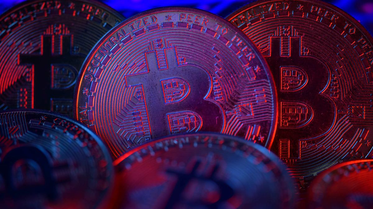 Bitcoin tops ,000 to close out its best month since 2020 Bitcoin tops ,000 to close out its best month since 2020