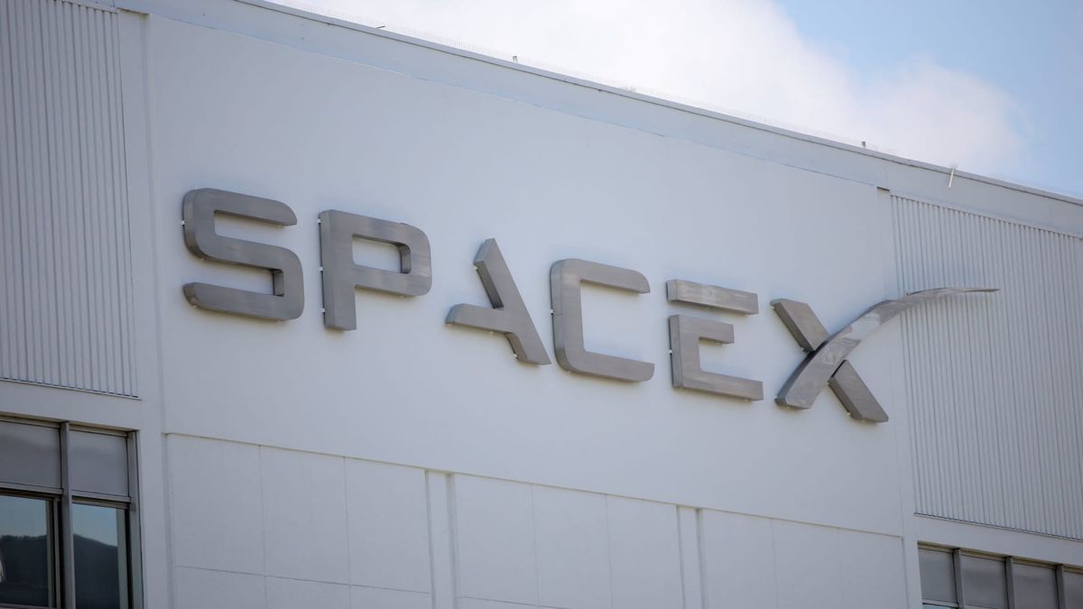 Elon Musk’s Starlink offers free internet access in Venezuela following U.S. airstrikes and Maduro’s arrest Elon Musk’s Starlink offers free internet access in Venezuela following U.S. airstrikes and Maduro’s arrest