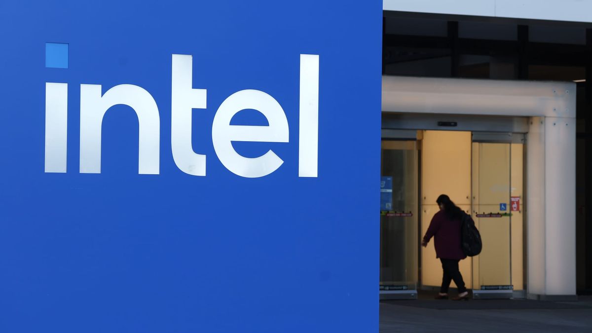Intel’s stock has best day since 1987, soaring 24% as chipmaker shows signs of a turnaround Intel’s stock has best day since 1987, soaring 24% as chipmaker shows signs of a turnaround