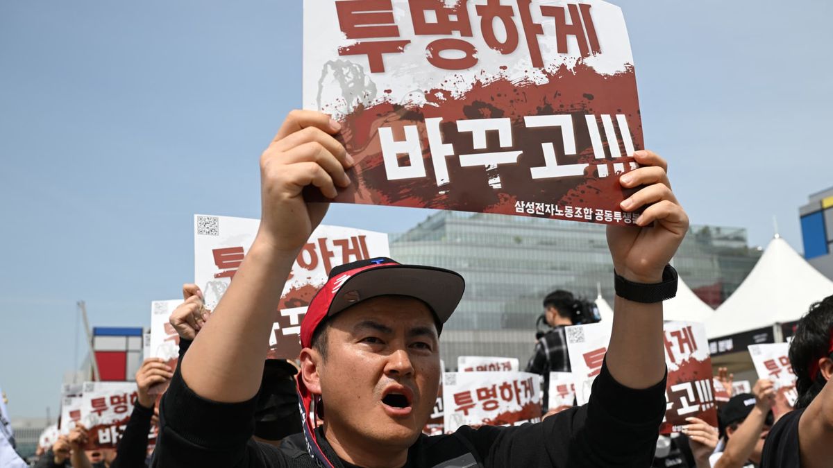 Samsung strike involving 47,000 workers looms as South Korea’s president urges labor deal