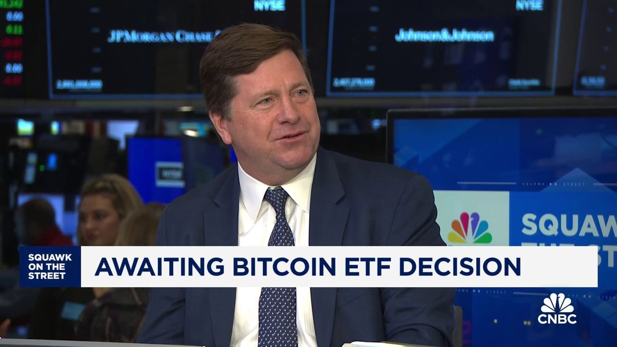 Coinbase threatened by bitcoin ETFs after almost 400% surge in stock last year 7 Fmr. SEC Chair Jay Clayton: The dynamics of bitcoin trading are better understood and disclosed