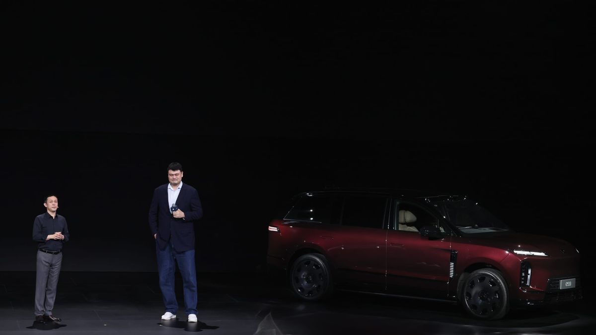 Nio shares jump 10% after releasing first flagship EV in more than two years