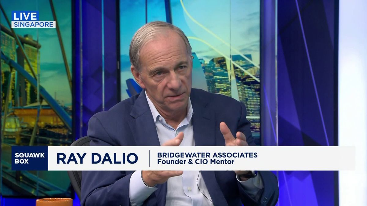 Ray Dalio says the Fed has a tough balancing act as the economy faces 'enormous amount of debt' 1 Ray Dalio says the U.S. needs a strong leader of the middle and 'broad-based prosperity'