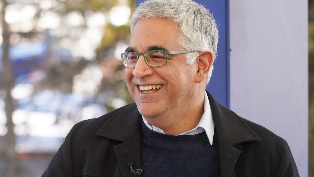 Workday CEO Carl Eschenbach is stepping down, co-founder Aneel Bhusri to take over