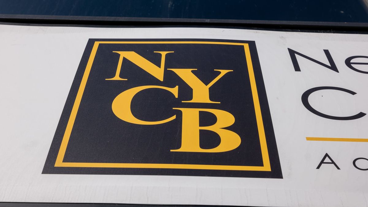 Shares of NYCB fall more than 20% after bank discloses ‘internal controls’ issue, CEO change