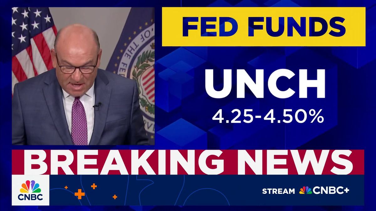 Fed holds key rate steady, still sees two more cuts this year 1 Federal Reserve leaves rates unchanged