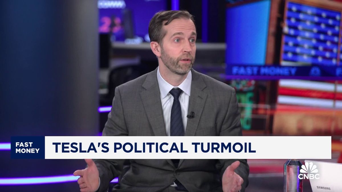 Tesla owners are trading in their EVs at record levels, Edmunds says 1 Tesla's core issues more detrimental than short-term political headwinds: Wells Fargo's Langan