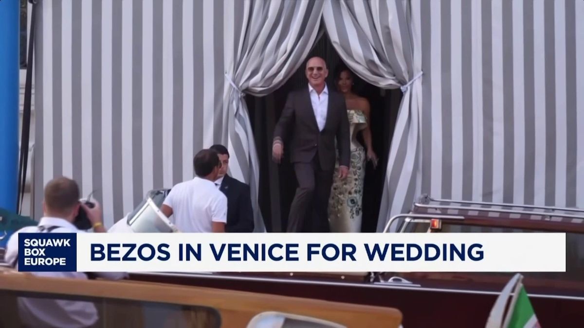 Jeff Bezos sells $737 million worth of Amazon shares 1 Amazon CEO Jeff Bezos' Italian wedding sparks protests