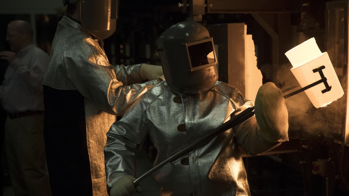 Corning shares pop 12% as AI boom drives stronger-than-expected demand for equipment
