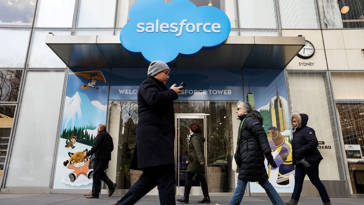 Salesforce drops after reports it’s in talks to acquire Informatica