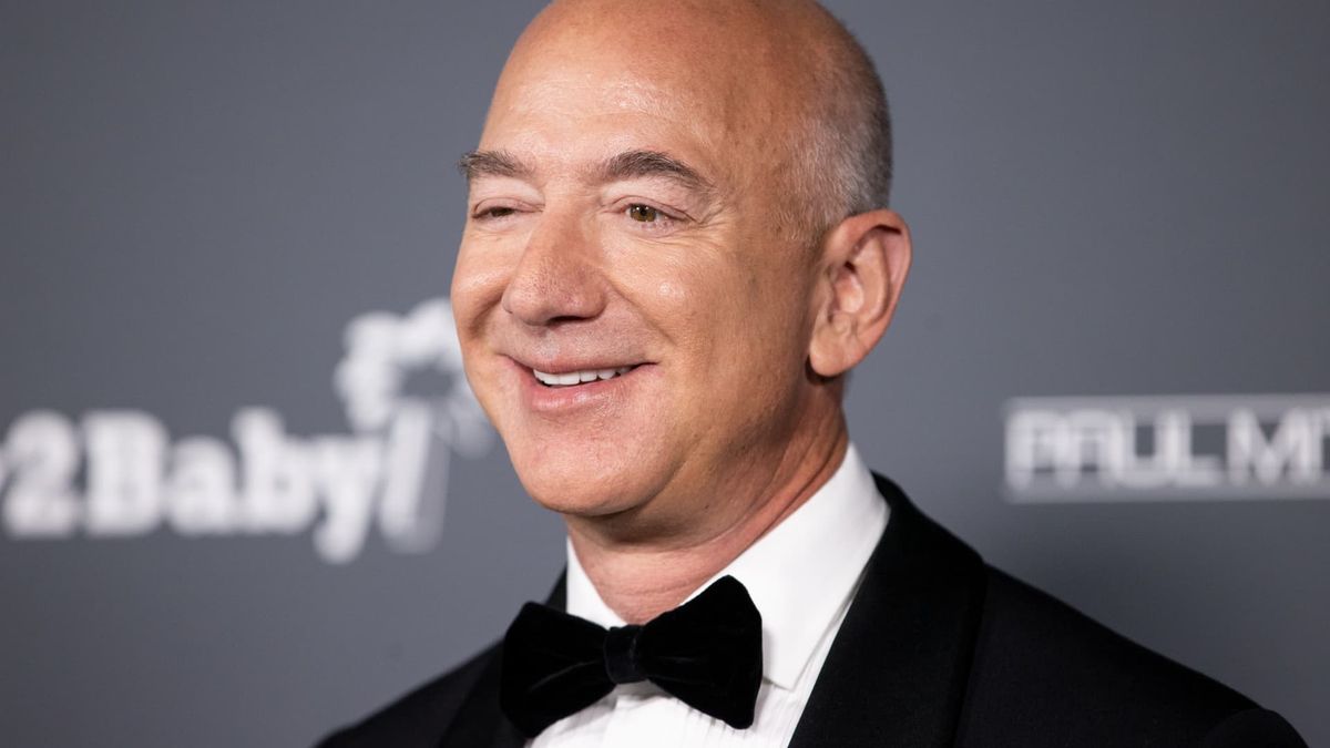 Jeff Bezos ‘aggressive’ again Tuesday selling more Amazon stock after unloading shares last week, sources say