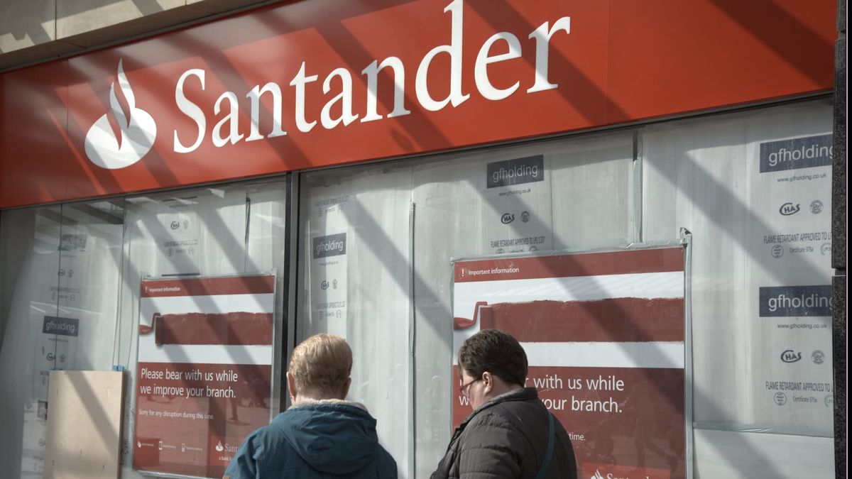 Santander says 750 jobs at risk as it pursues UK branch closures Santander says 750 jobs at risk as it pursues UK branch closures