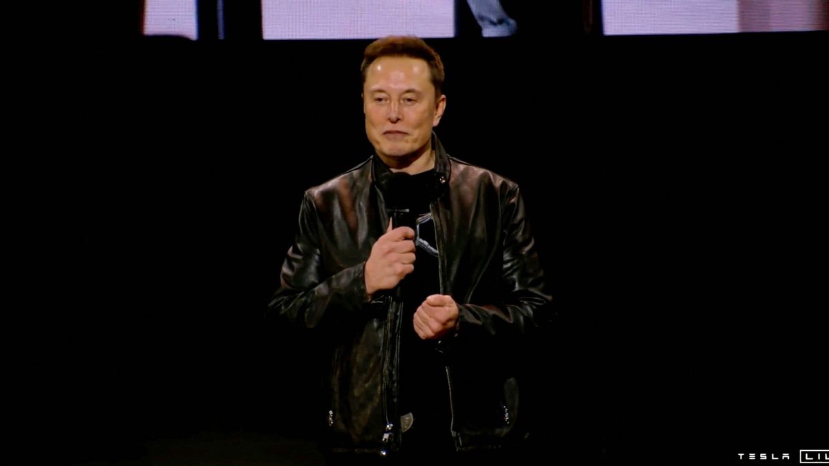 Tesla’s social media posts falsely implied that its cars are robotaxis, NHTSA warns