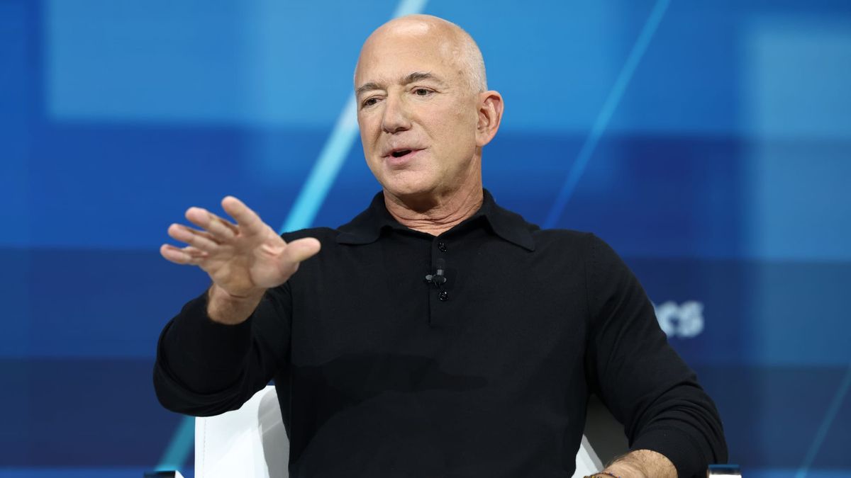 Trump met with Amazon’s Jeff Bezos at the White House last week, sources say