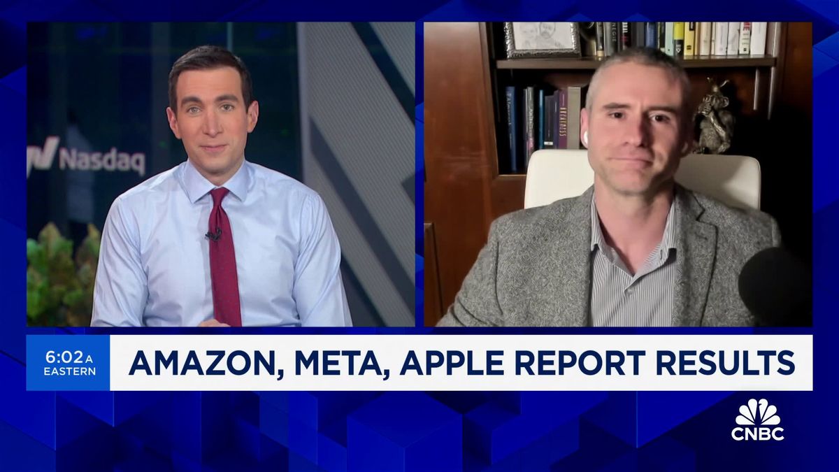 Apple's sales plunged in China — these are the iPhone giant's 5 biggest problems right now 2 Deepwater’s Doug Clinton on Big Tech earnings: You have to give the best grade to Meta
