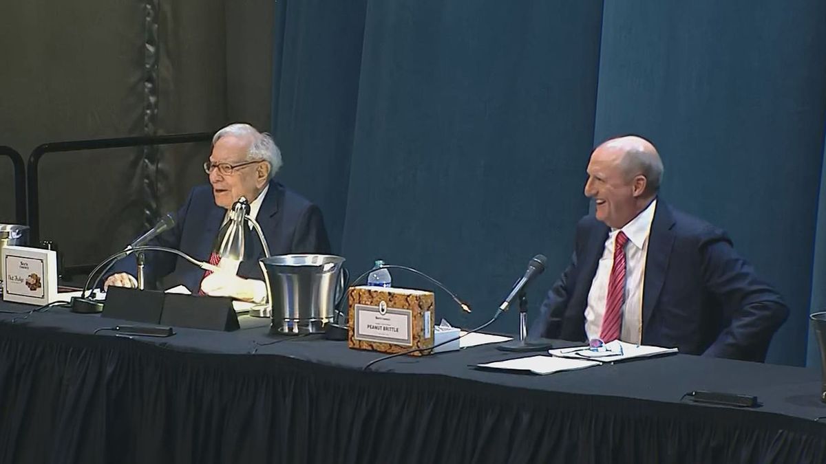 Berkshire Hathaway returns to airlines with .6 billion stake in Delta Air Lines Berkshire Hathaway returns to airlines with .6 billion stake in Delta Air Lines