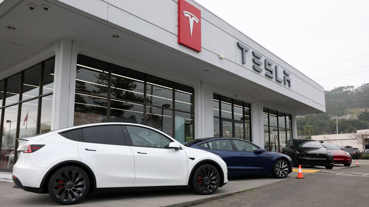 Tesla recalls more than 375,000 vehicles in U.S. due to failing power-assisted steering systems