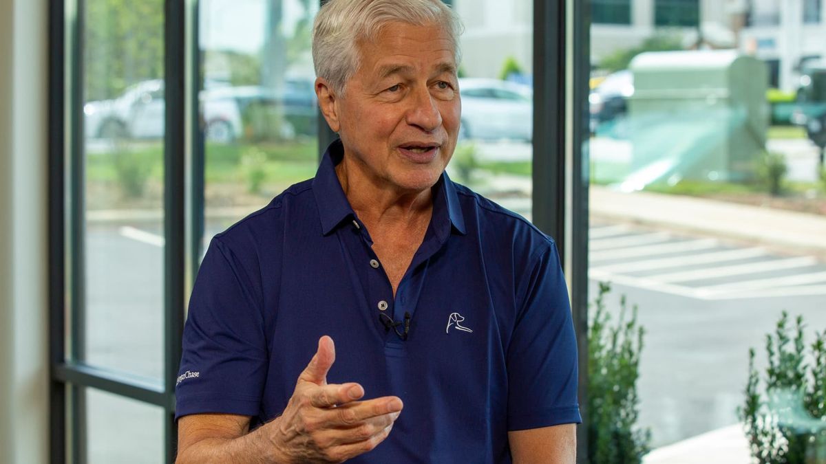 JPMorgan CEO Jamie Dimon says the economy ‘is weakening’ JPMorgan CEO Jamie Dimon says the economy ‘is weakening’