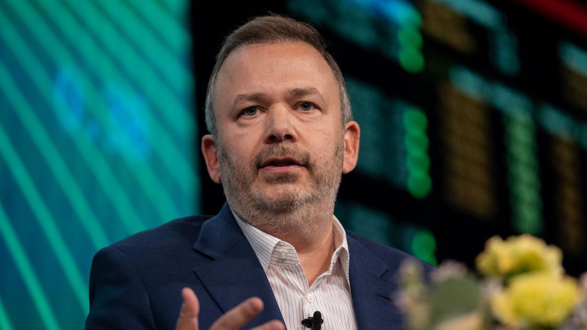 BlackRock funds are ‘crushing shareholder rights,’ says activist Boaz Weinstein BlackRock funds are ‘crushing shareholder rights,’ says activist Boaz Weinstein