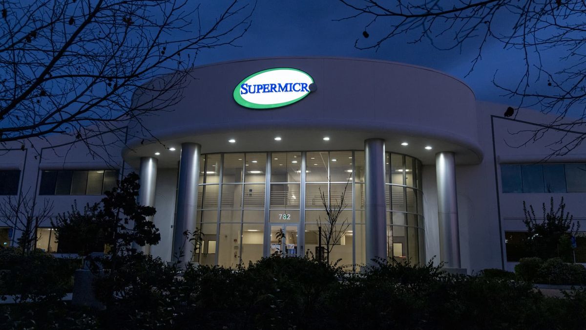 Super Micro’s  billion stock collapse underscores risk of AI hype