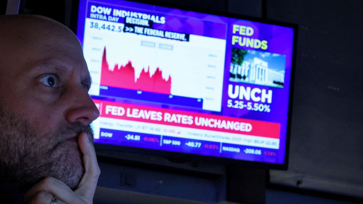 Stock market in a ‘very dangerous’ position as jobs and wages run hot, fund manager says