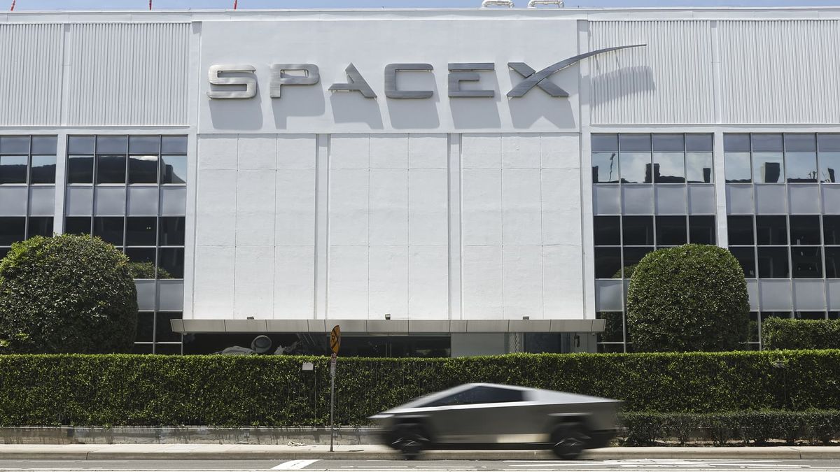 SpaceX cuts retail IPO allocation to low 20% range, source says SpaceX cuts retail IPO allocation to low 20% range, source says