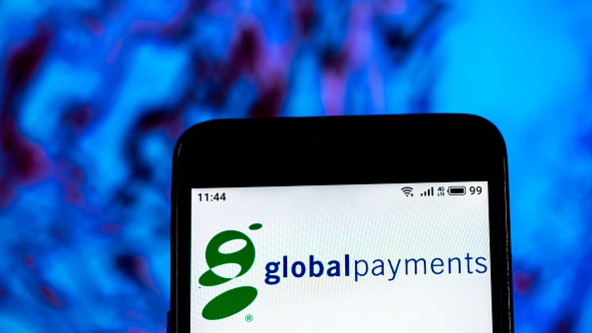 Global Payments shares plunge 17% after company announces  billion Worldpay deal